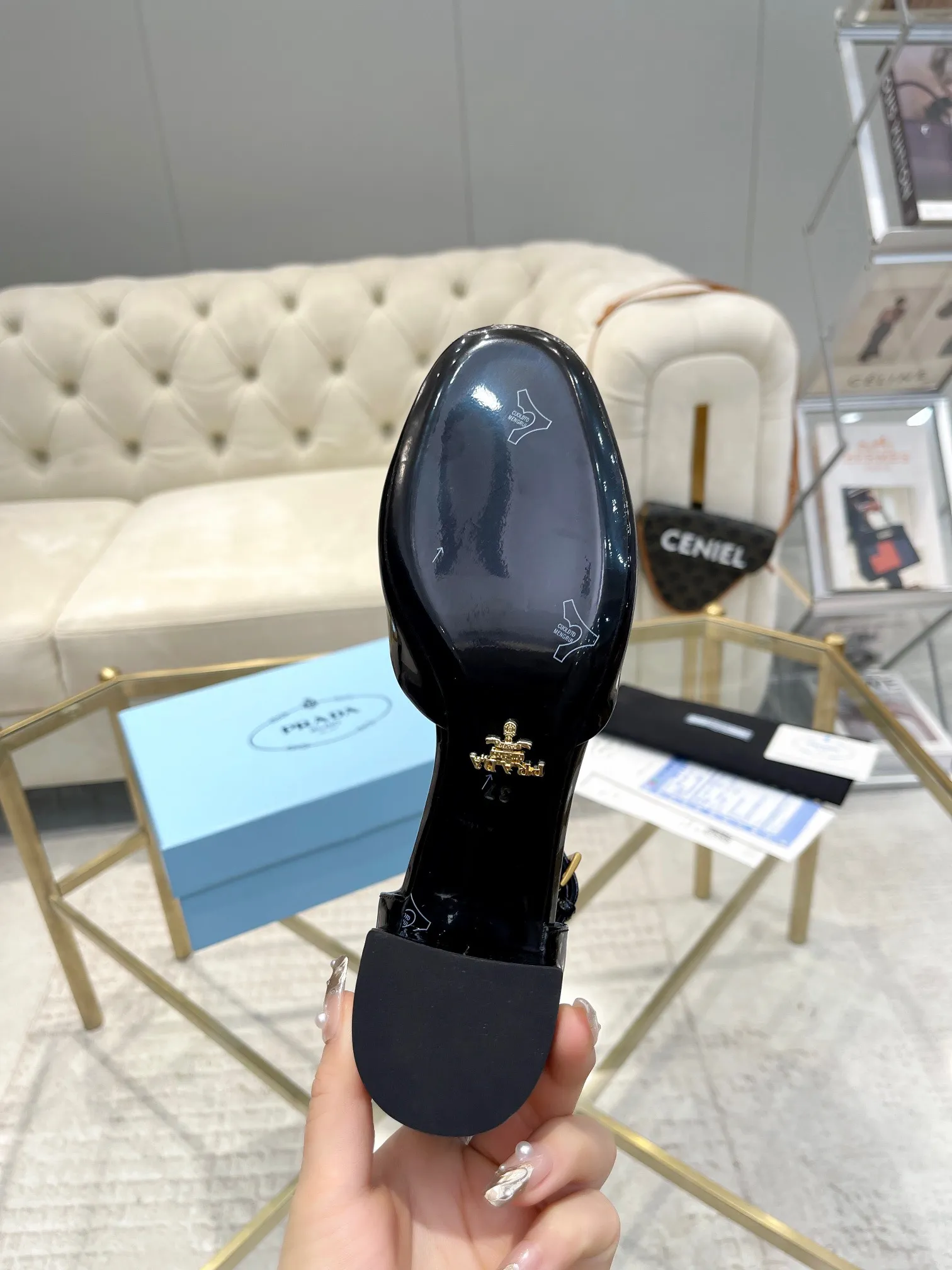 👟👟Ex-factory price 560👟👟 (imitation leather bottom-20) PRADA 👉Ready stock👈Remove the original plate and make a 1:1 replica‼ ️The highest version 👌2024Prada early spring catwalk celebrity hot style 😘The latest spring style thick heel series (genuine leather sole) (simulated leather sole) goddess must-have super beautiful on the feet 👉The upper is made of imported cow patent leather, soft and textured, lining + foot pads, imported sheepskin lining, breathable and comfortable, reverse molded brand buckle, heel height 4.5M, size 35M-39M (34 40 4142 Custom-made (no returns or exchanges)